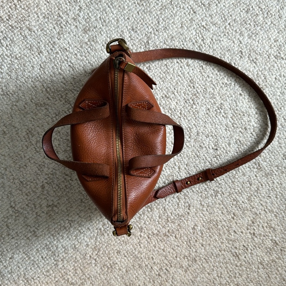 Madewell Transport Tote Small - vegan leather, tan - Picture 11 of 15